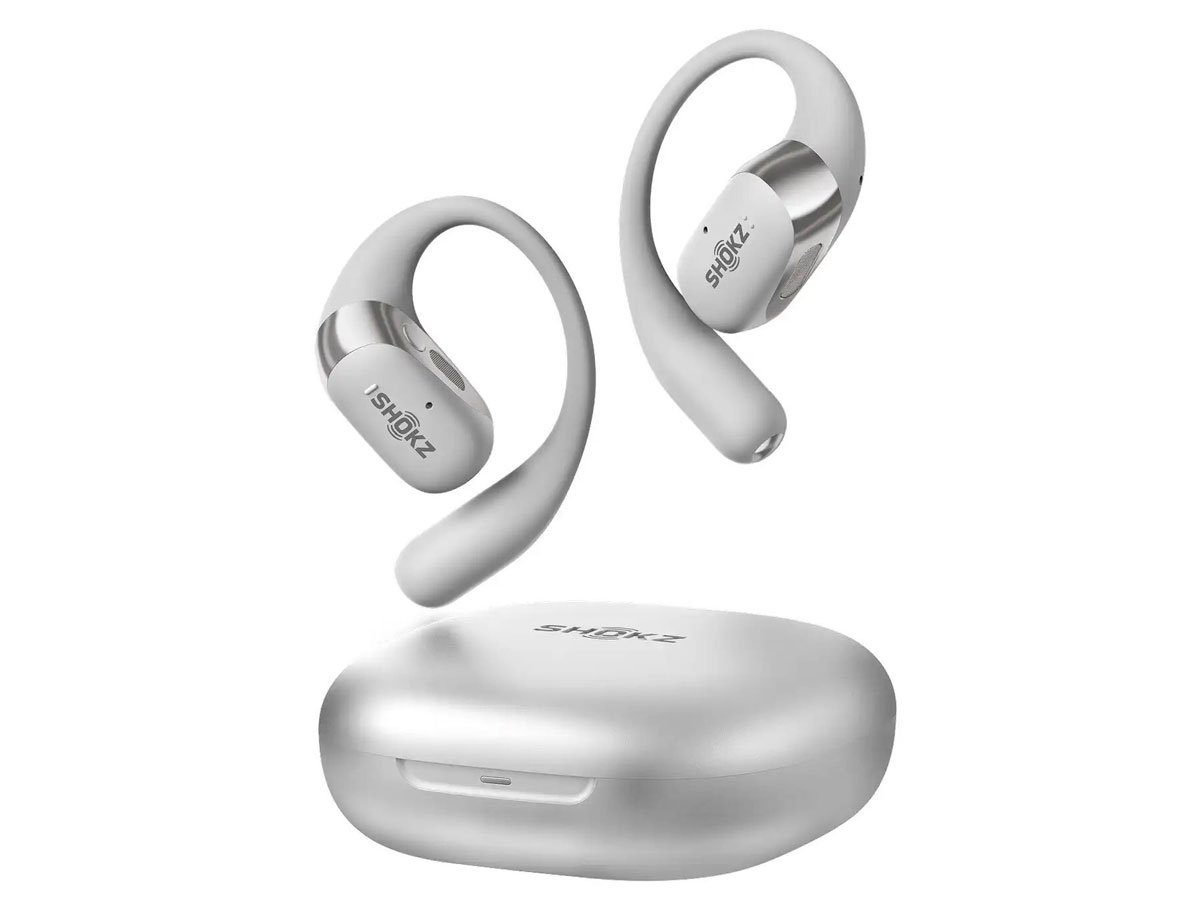 Słuchawki bezprzewodowe Shokz OpenFit 2+ Szare - Widok od przodu wraz z otwartym etui ładującym