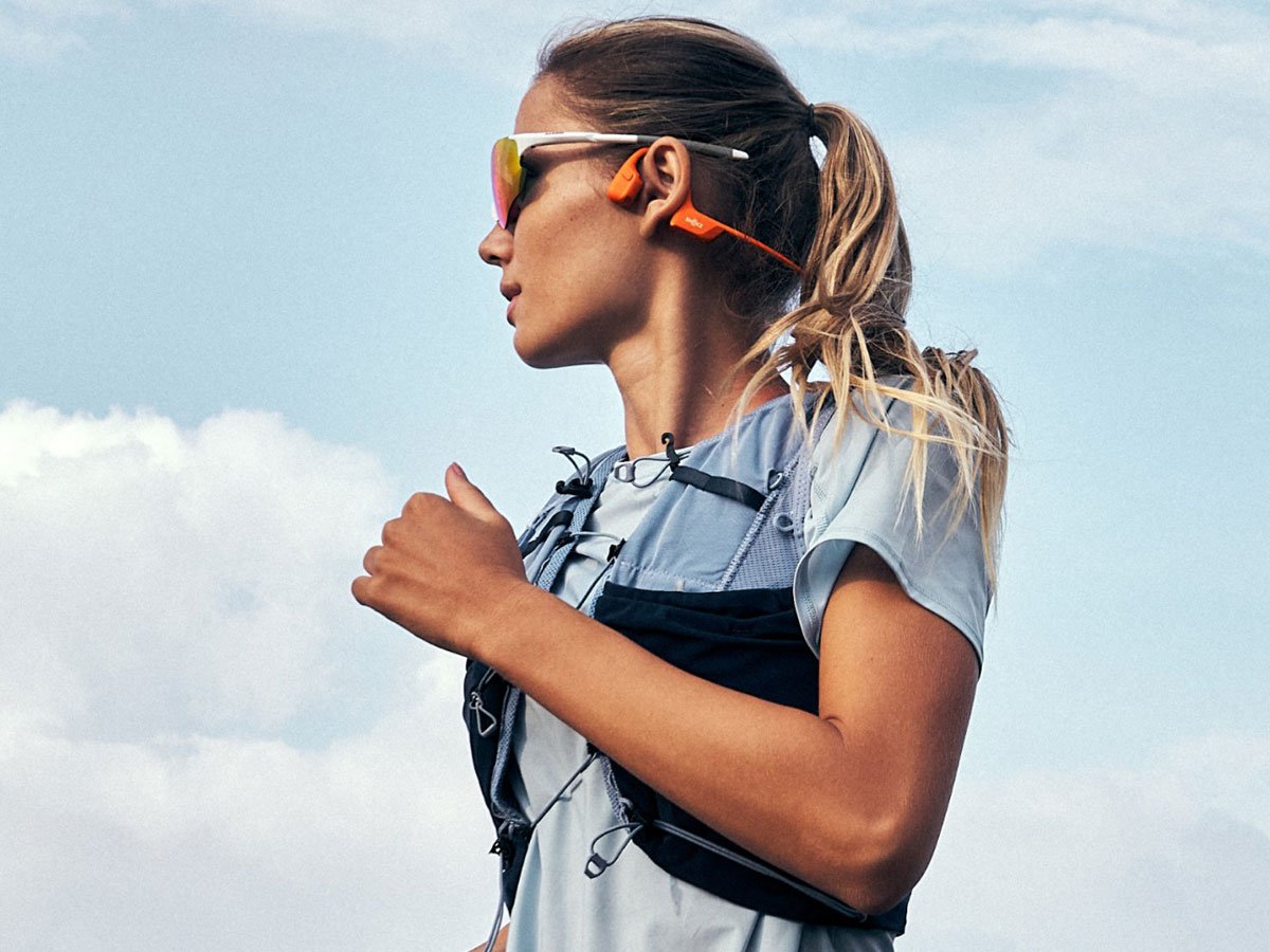 Słuchawki bezprzewodowe Shokz OpenRun Pro 2 Pomarańczowe - Grafika lifestyle