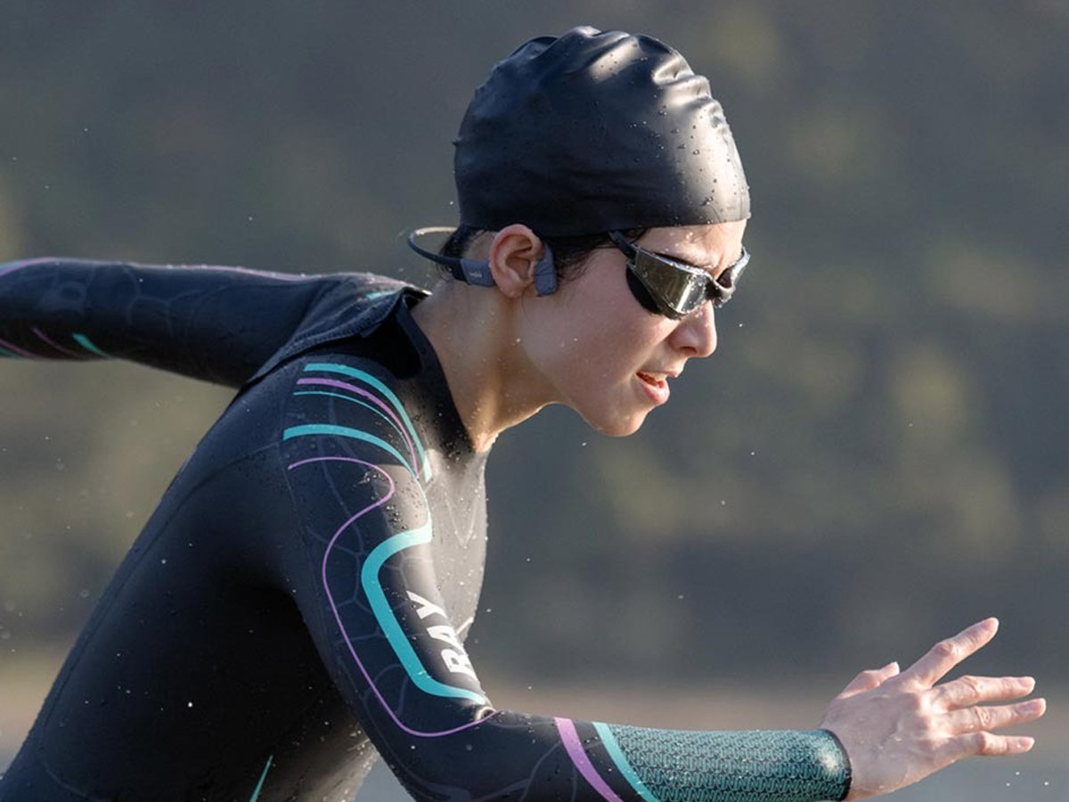 Słuchawki bezprzewodowe Shokz OpenSwim Pro - Grafika lifestyle