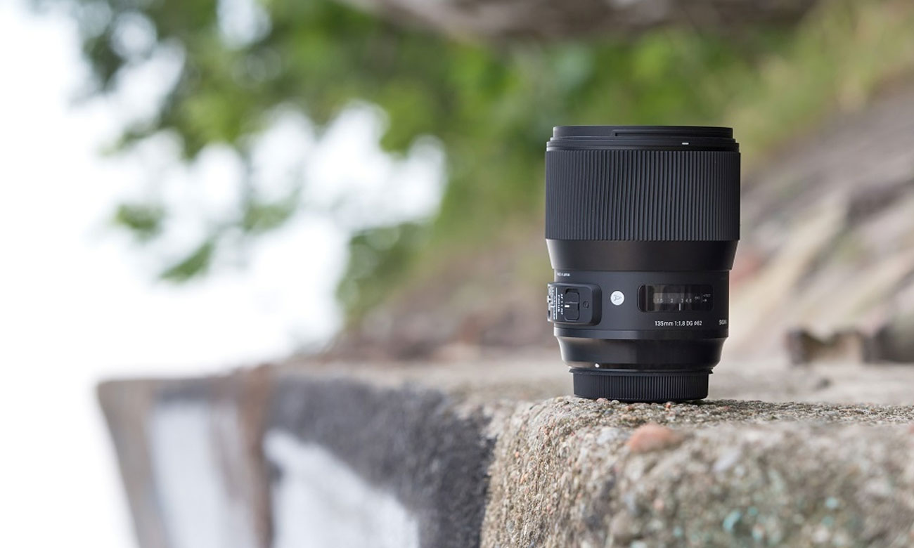 Obiektyw Sigma A 135mm f/1.8 Art DG HSM widok z boku