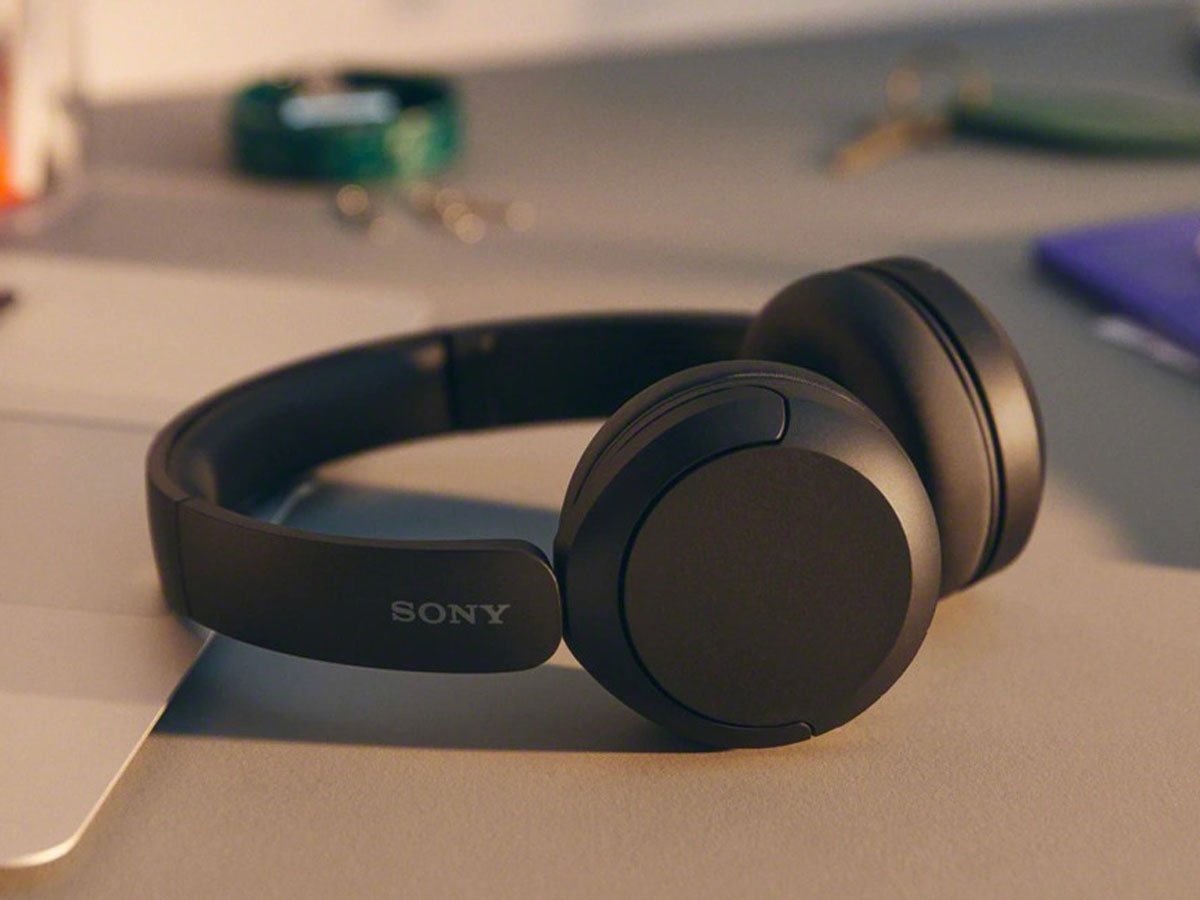 Nauszne słuchawki bezprzewodowe Sony WH-CH520 Czarne - Grafika lifestyle