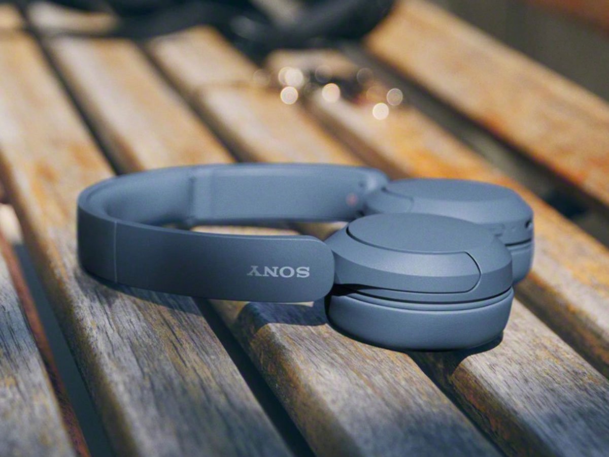 Nauszne słuchawki bezprzewodowe Sony WH-CH520 Niebieskie - Grafika lifestyle
