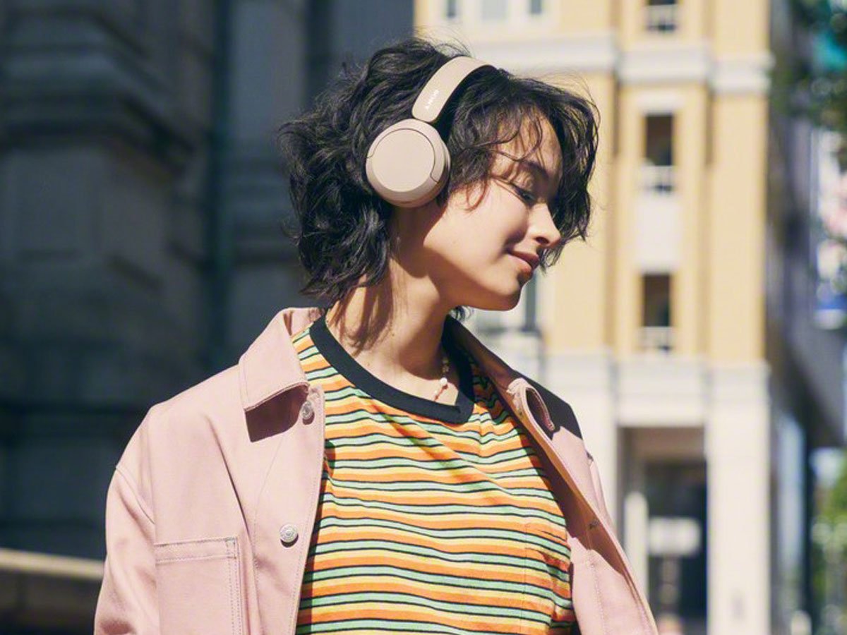 Nauszne słuchawki bezprzewodowe Sony WH-CH520 - Grafika lifestyle