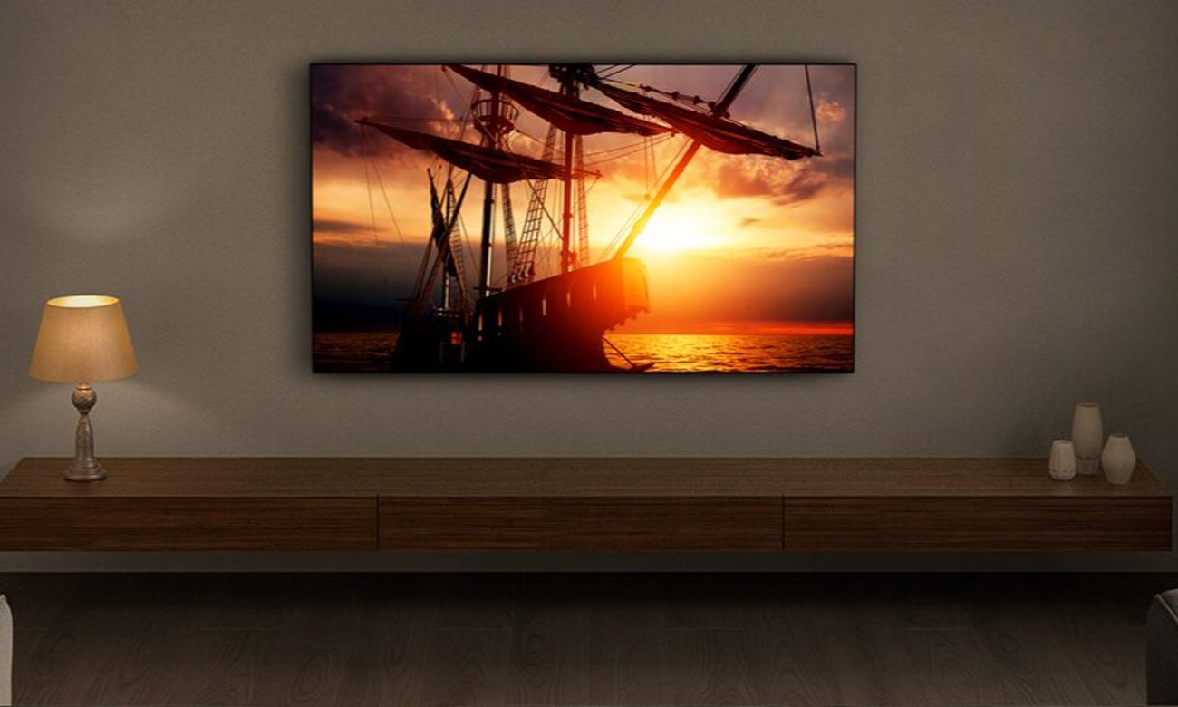 Sony XR-65X90K zawieszony na ścianie