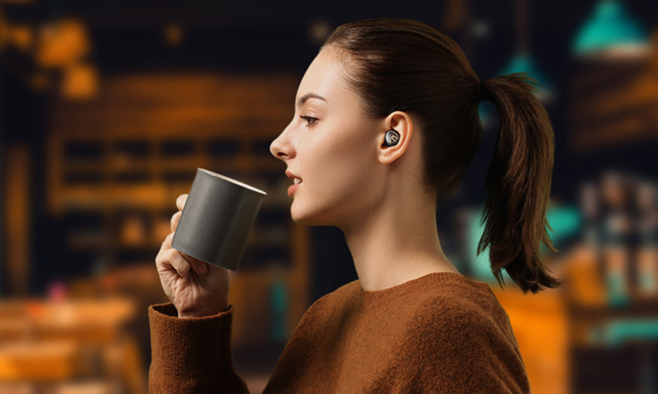Słuchawki bezprzewodowe Soundpeats Mini Pro HS Czarne - Grafika lifestyle