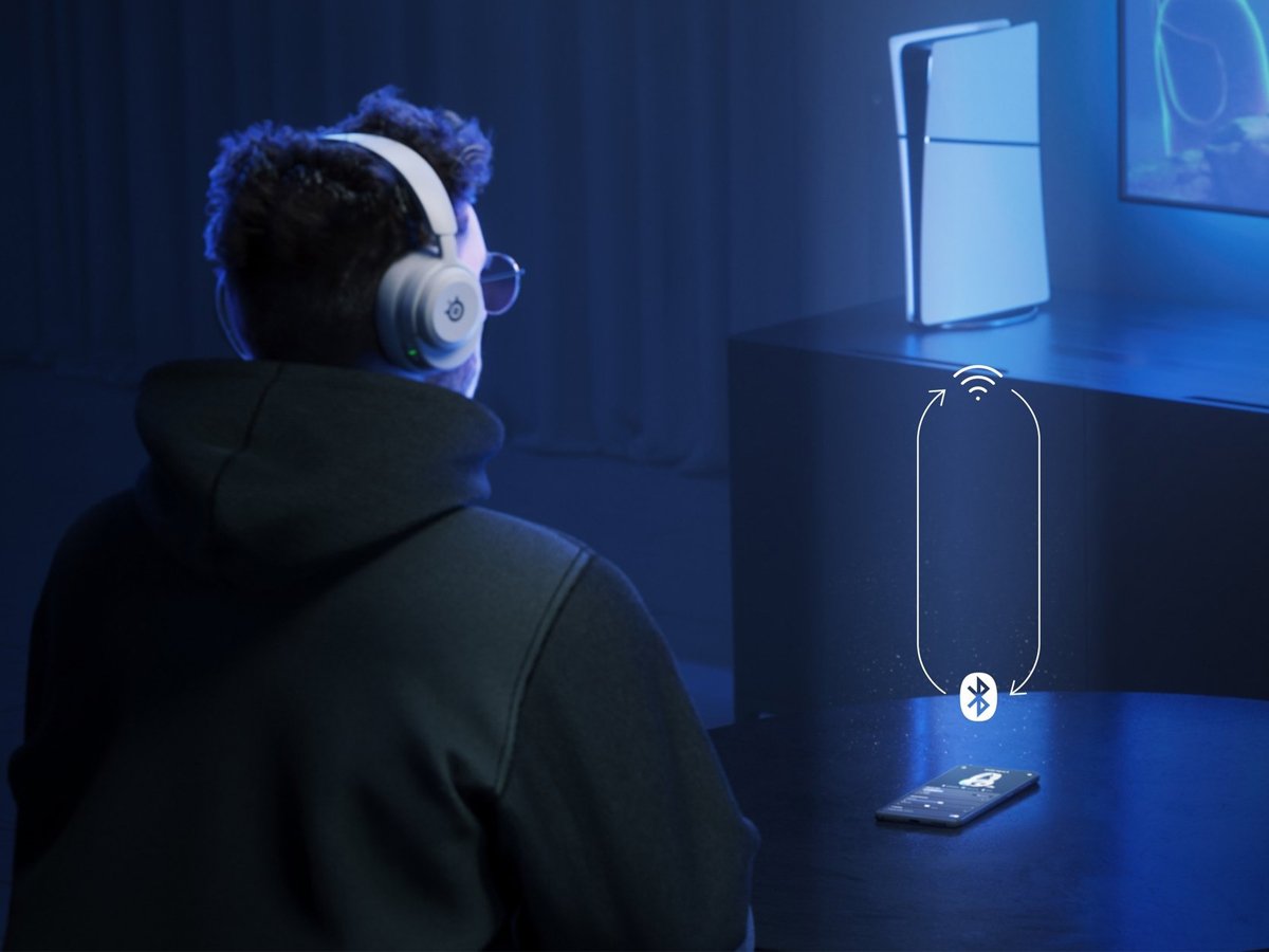 Słuchawki bezprzewodowe SteelSeries Arctis Nova 5P Wireless Białe - Grafika lifestyle