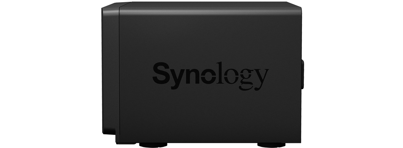 Synology DS1517+ Widok Z Boku