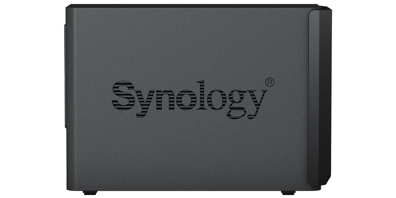 Synology DS223 widok z boku