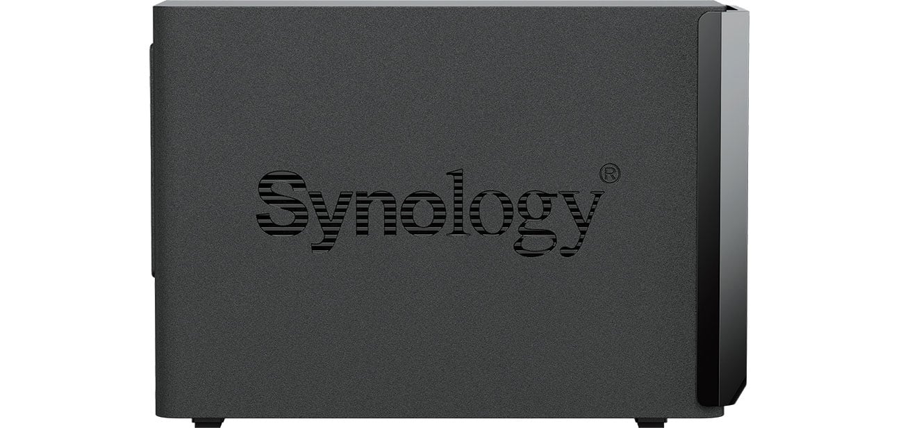 Synology DS224+ widok z boku