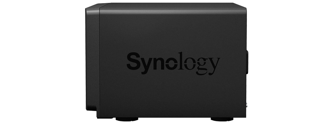 Synology DS3018xs Widok Z Boku