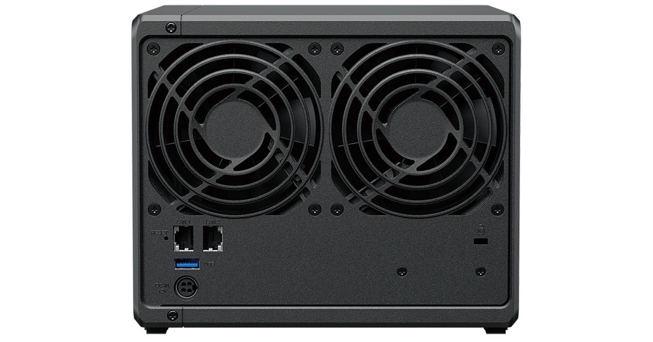 Synology DS423+ widok z tyłu, chłodzenie
