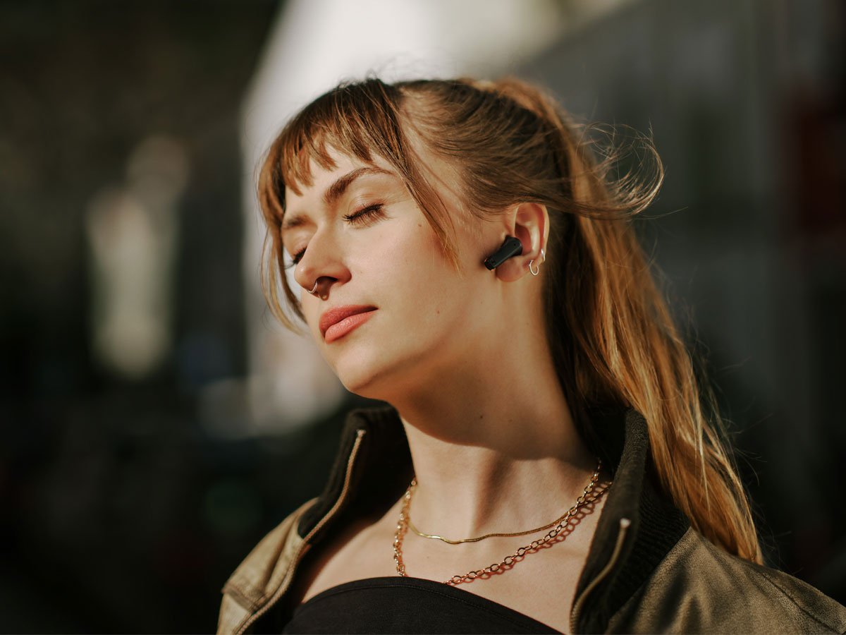Słuchawki bezprzewodowe Sennheiser ACCENTUM Open Czarne - Grafika lifestyle