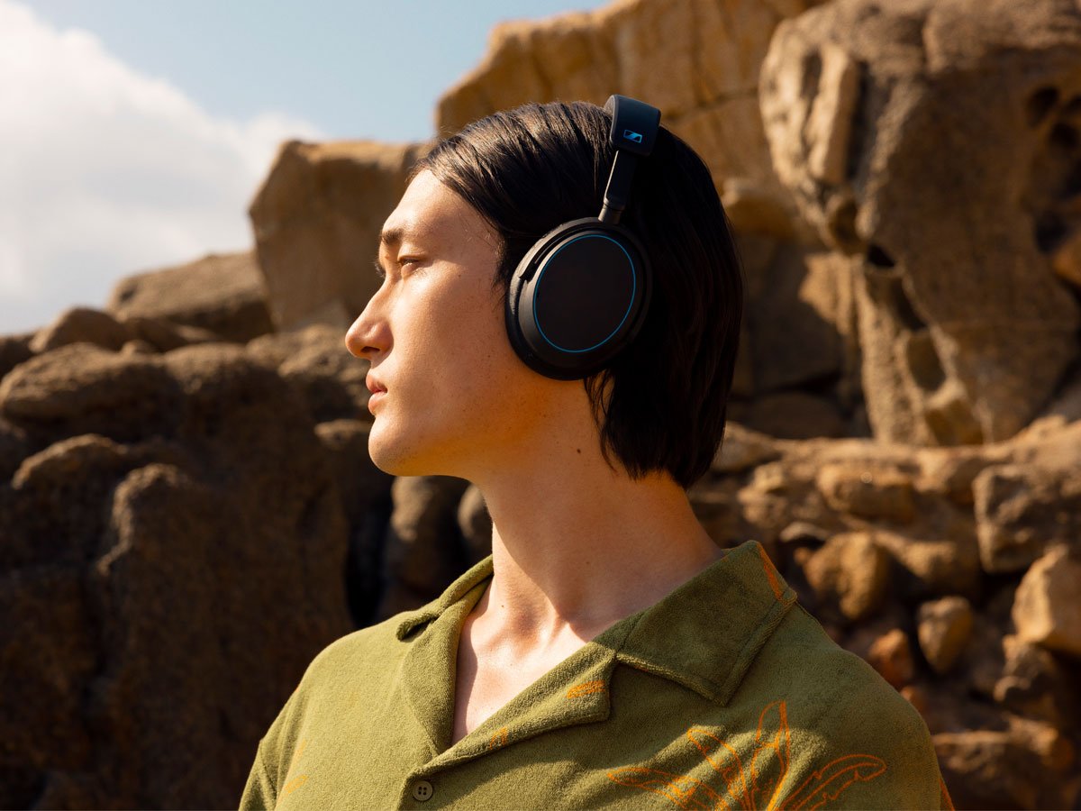 Słuchawki bezprzewodowe Sennheiser ACCENTUM Wireless Czarno-niebieskie - Grafika lifestyle