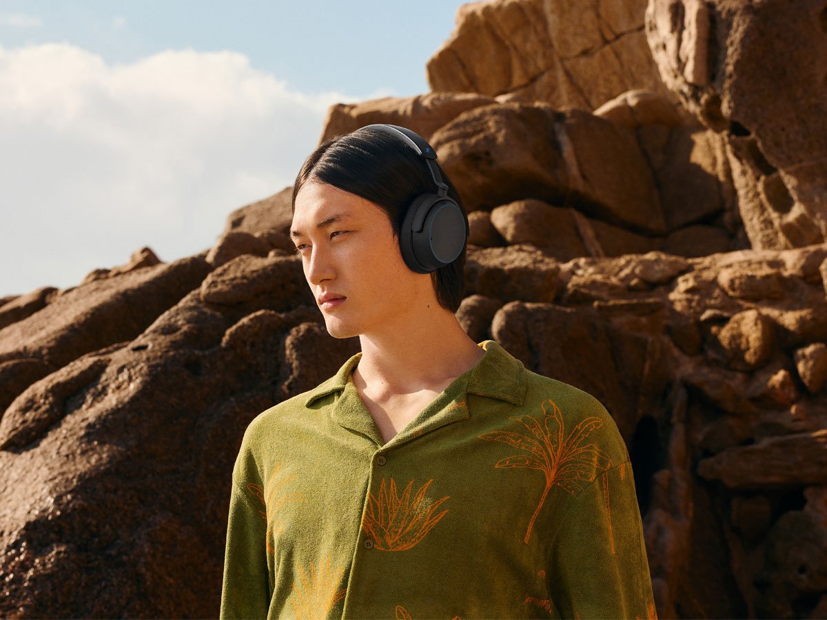 Słuchawki bezprzewodowe Sennheiser ACCENTUM Wireless Czarno-niebieskie - Grafika lifestyle