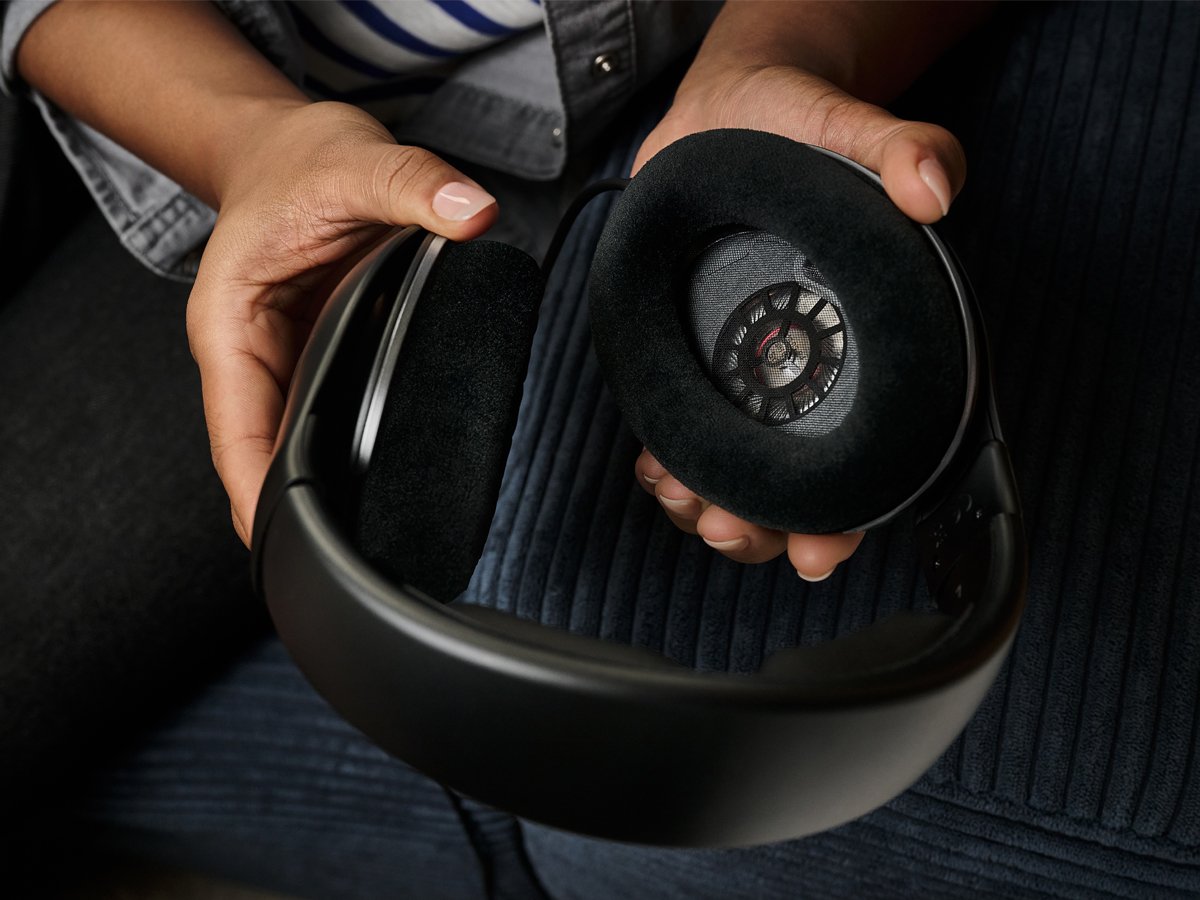 Słuchawki Sennheiser HD550 Czarne - Grafika lifestyle