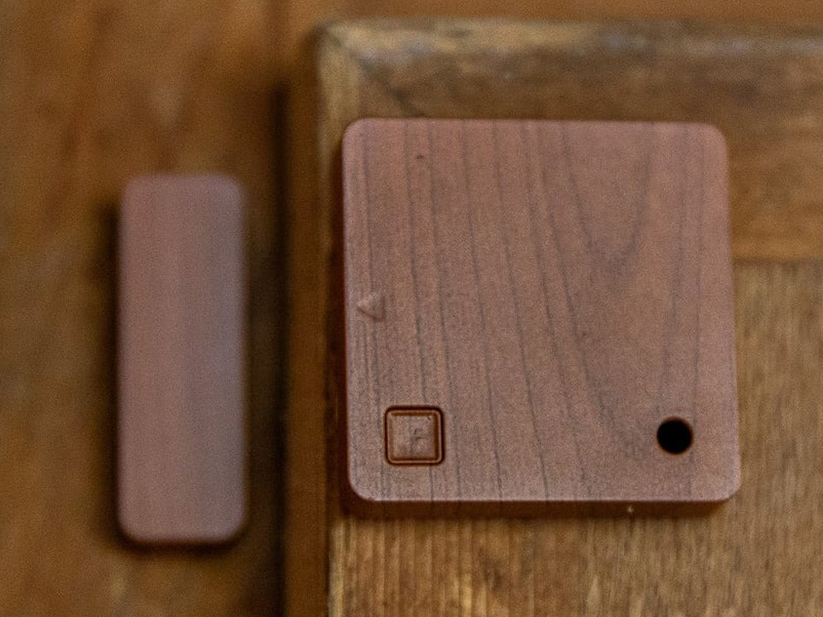 Czujnik drzwi/okien Bluetooth Shelly BLU Brązowy - Grafika lifestyle