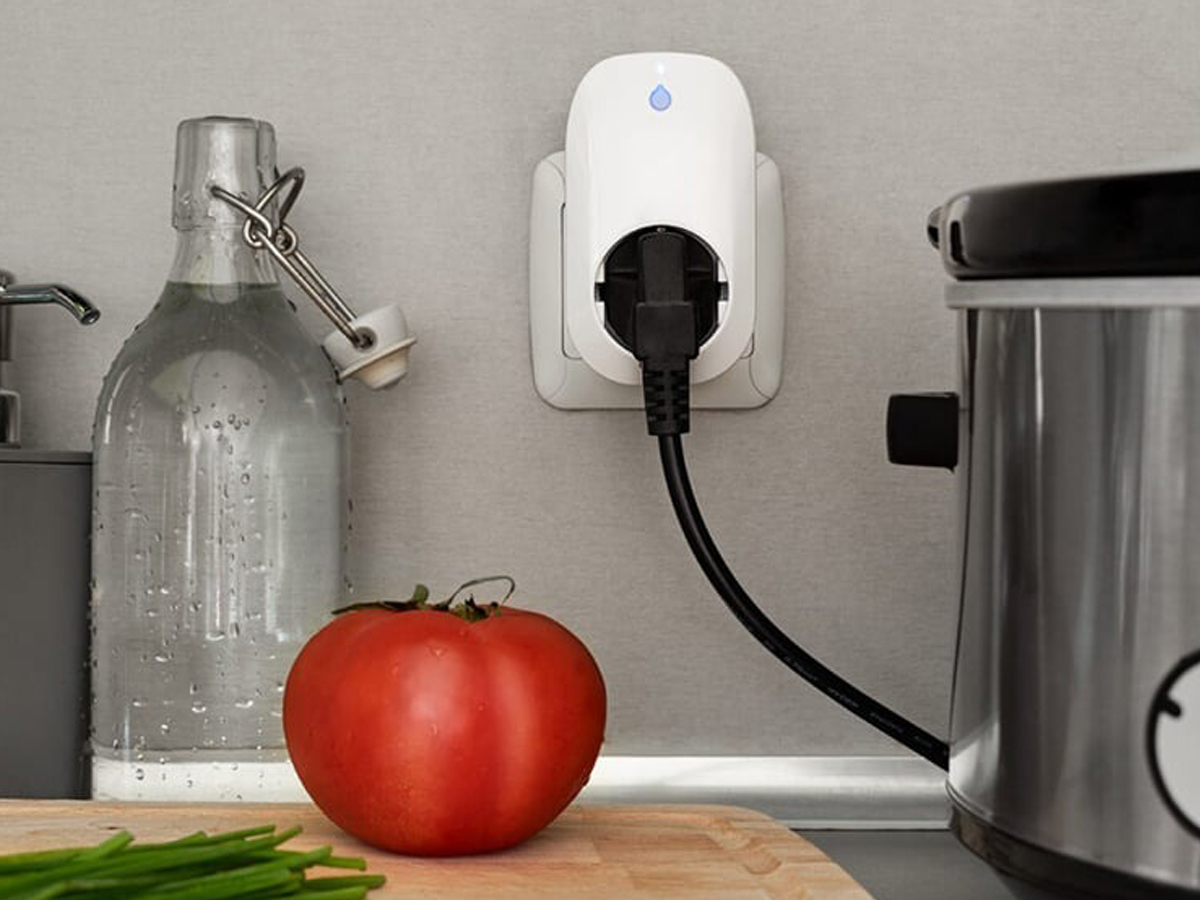 Inteligentne gniazdko Wi-Fi Shelly Plug - Grafika lifestyle