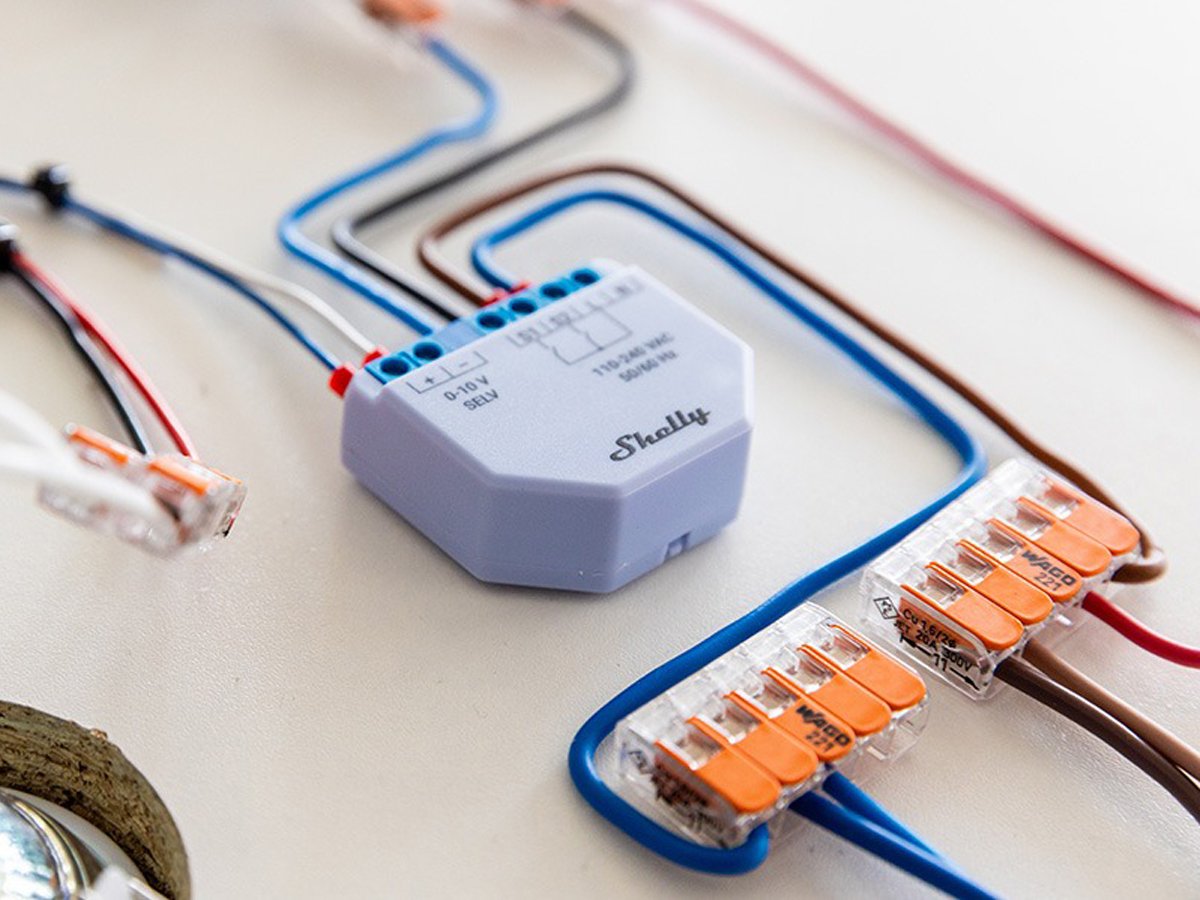 Ściemniacz światła WiFi Shelly Plus 0-10V Dimmer - Grafika lifestyle