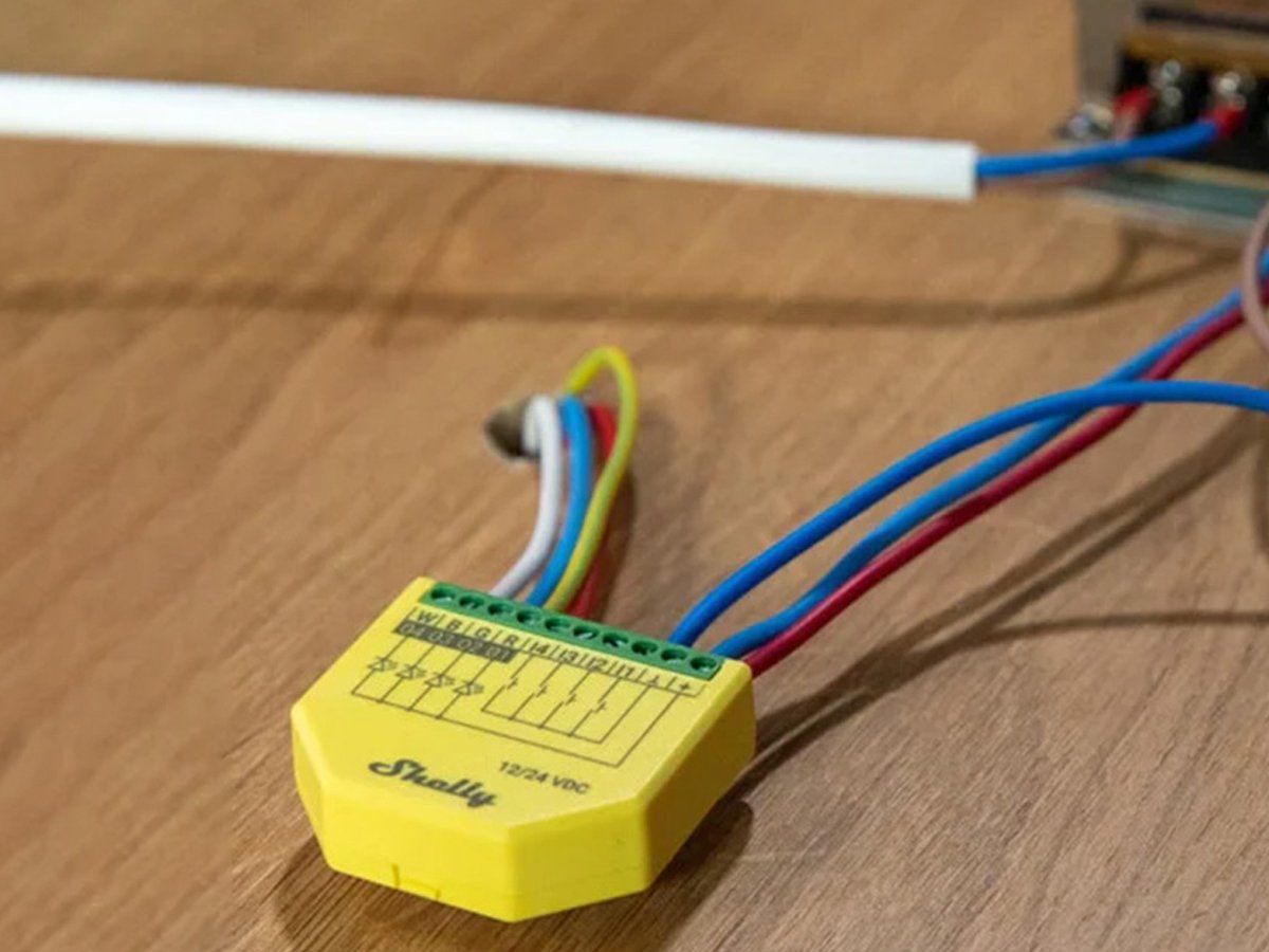 Shelly Sterownik taśm LED Plus RGBW PM podłączanie