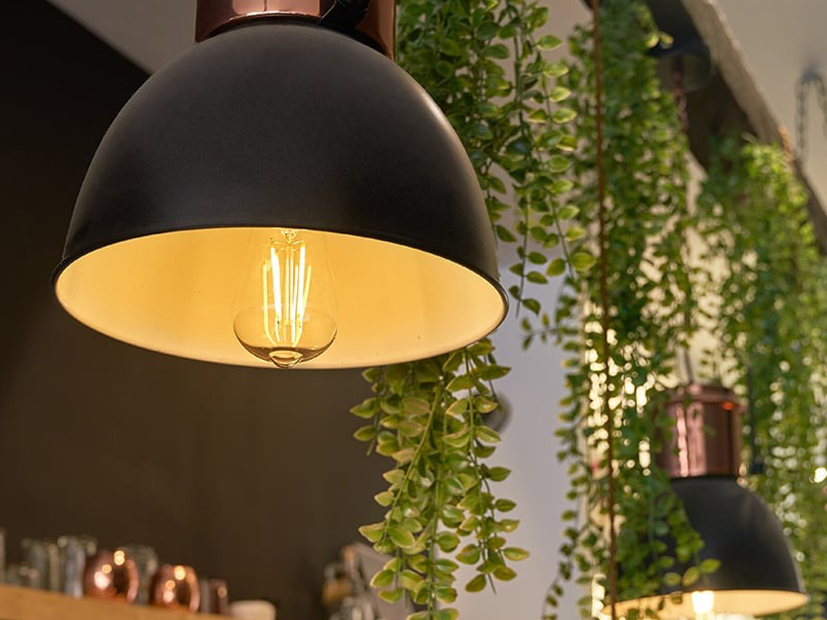 Inteligentna żarówka Shelly Vintage ST64 - Grafika lifestyle