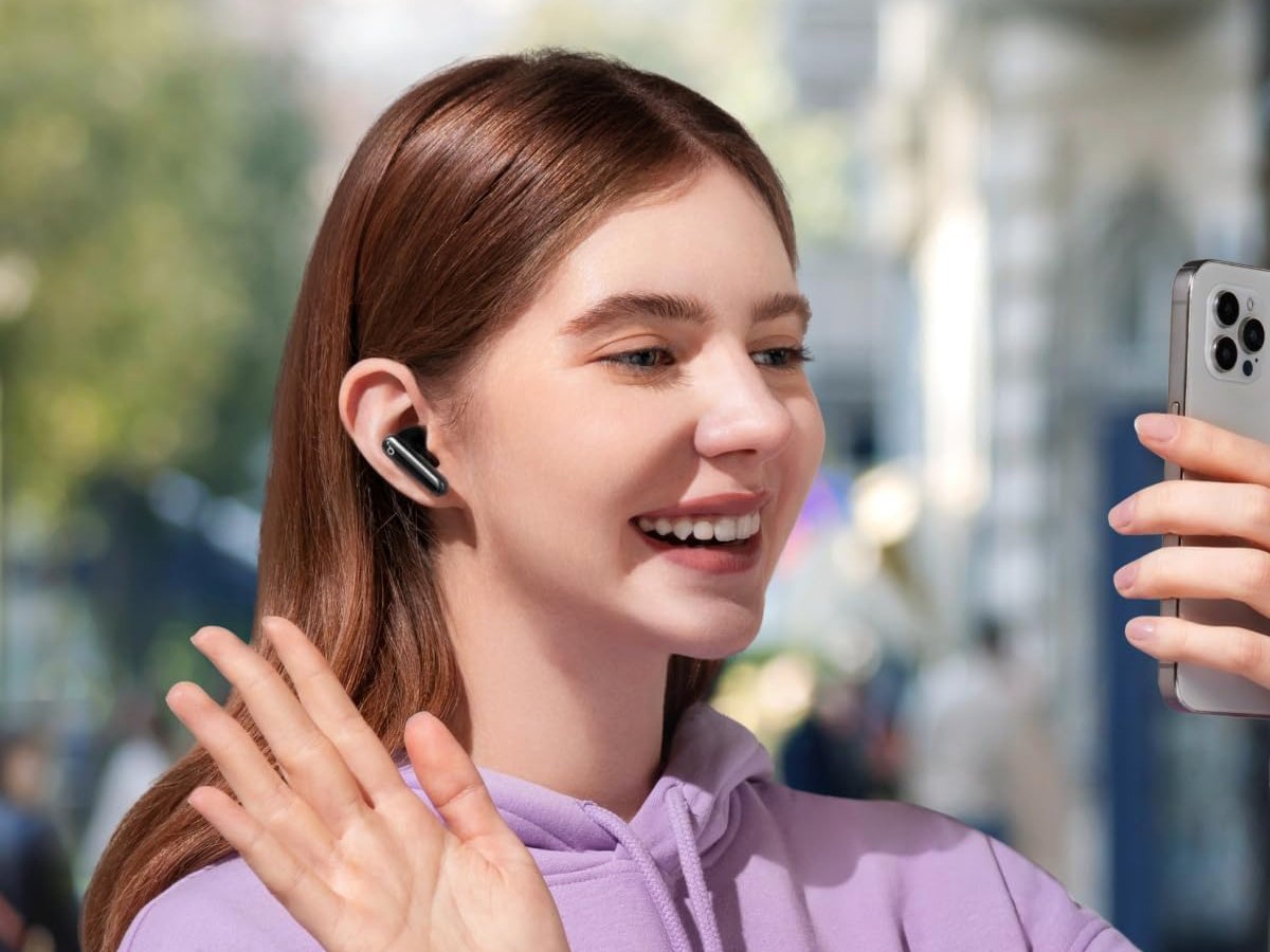 Słuchawki bezprzewodowe SoundCore P40i Czarne - Grafika lifestyle