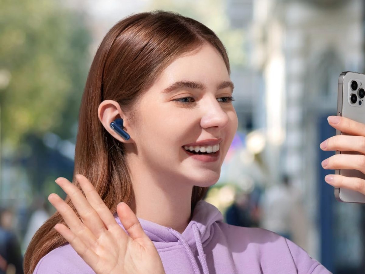 Słuchawki bezprzewodowe SoundCore P40i Niebieskie - Grafika lifestyle