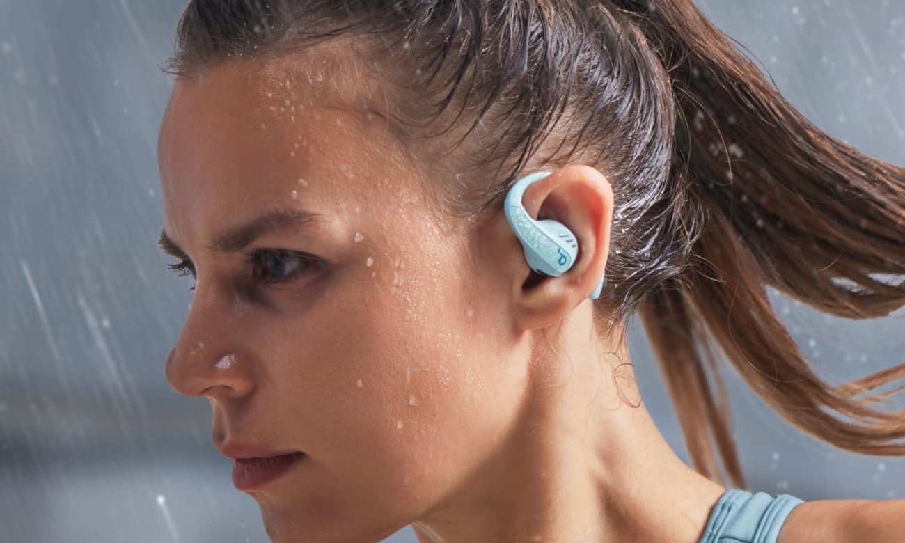 Słuchawki bezprzewodowe SoundCore AeroFit Pro Niebieskie - Grafika lifestyle
