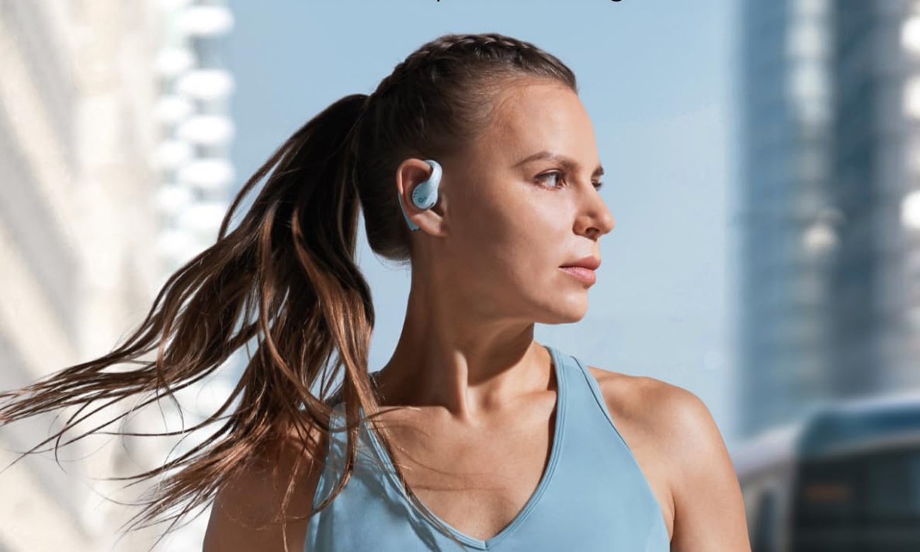 Słuchawki bezprzewodowe SoundCore AeroFit Pro Niebieskie - Grafika lifestyle