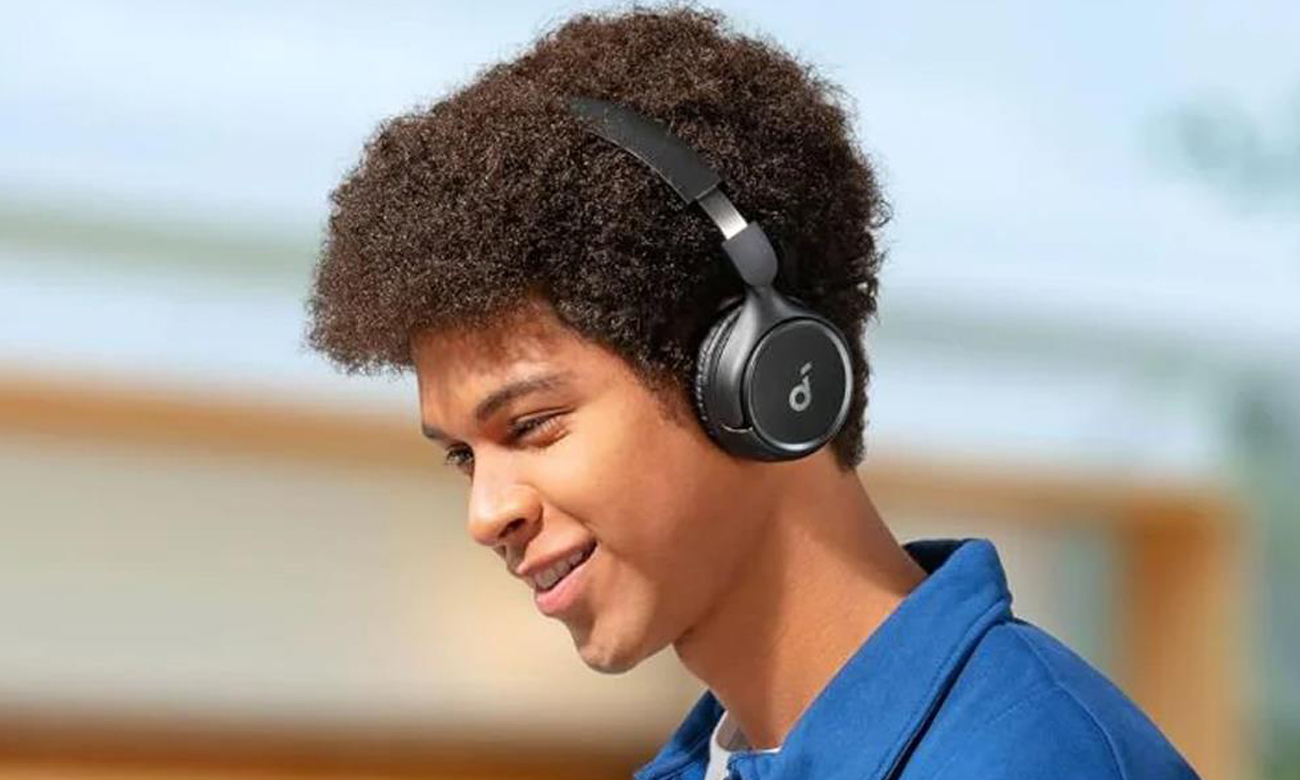 Bezprzewodowe słuchawki nauszne SoundCore H30i Czarne - Grafika lifestyle