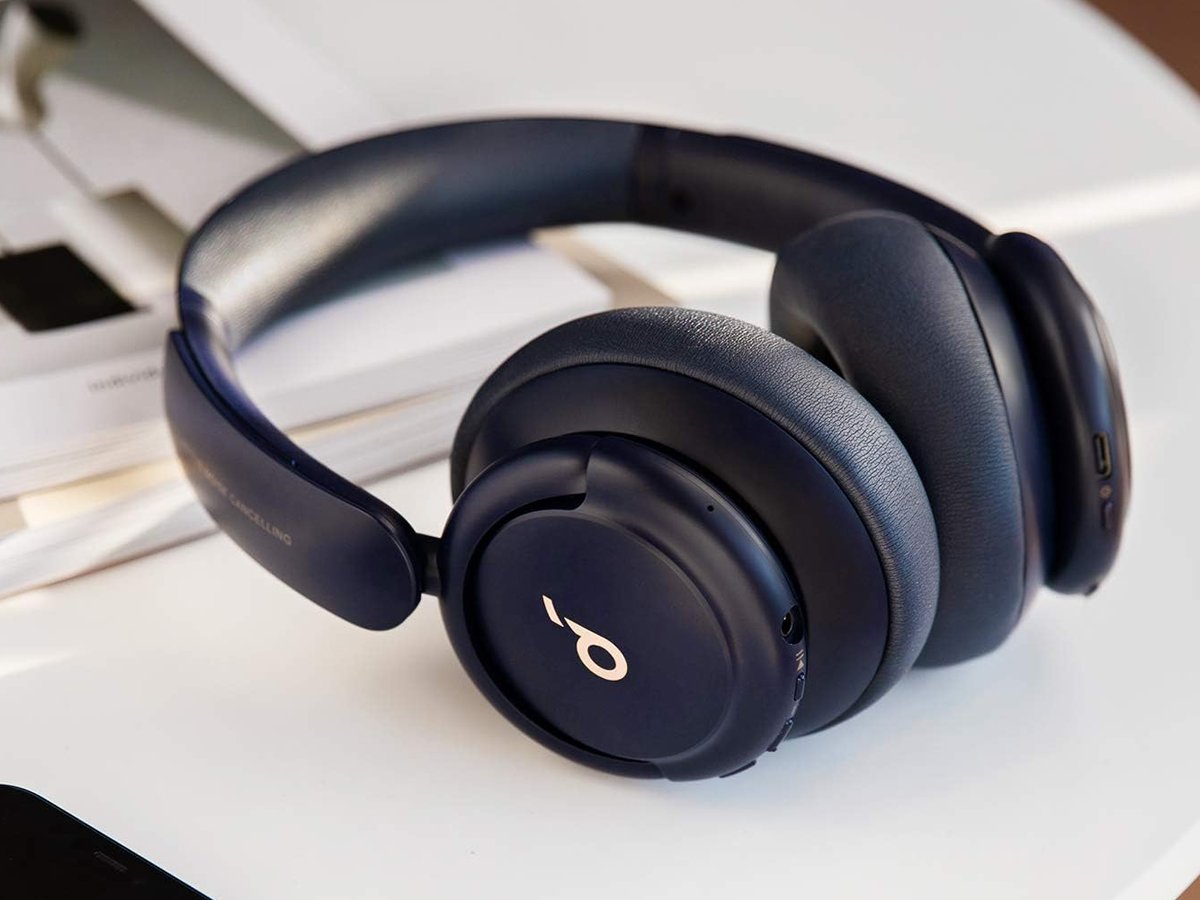 Słuchawki bezprzewodowe SoundCore Life Q30 Midnight Blue - Grafika lifestyle
