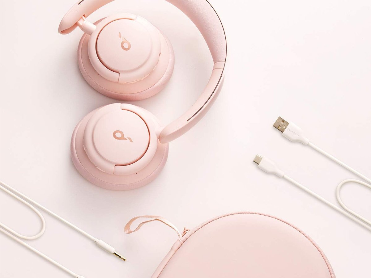 Słuchawki bezprzewodowe SoundCore Life Q30 Sakura Pink - Grafika lifestyle