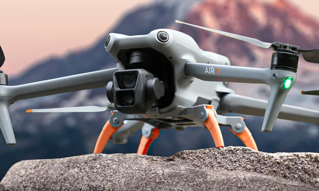 Podwyższenie podwozia Sunnylife do DJI Air 3 Szaro-pomarańczowe - Grafika lifestyle