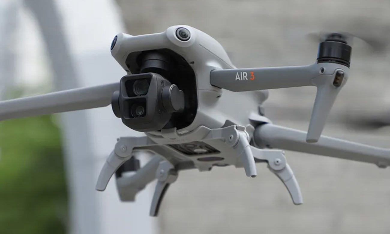 Podwyższenie podwozia Sunnylife do DJI Air 3 Szare - Grafika lifestyle