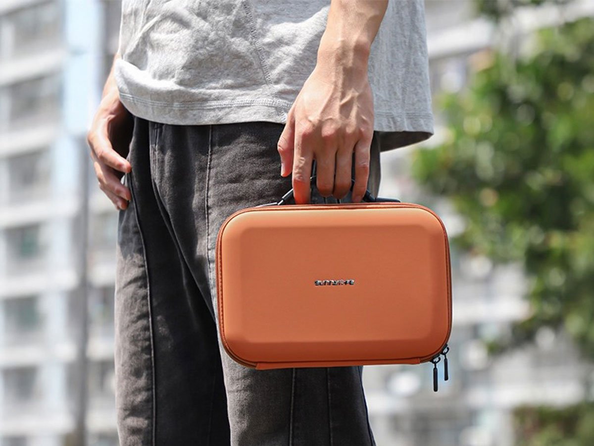 Torba Sunnylife Combo do drona DJI Neo Orange - Grafika lifestyle