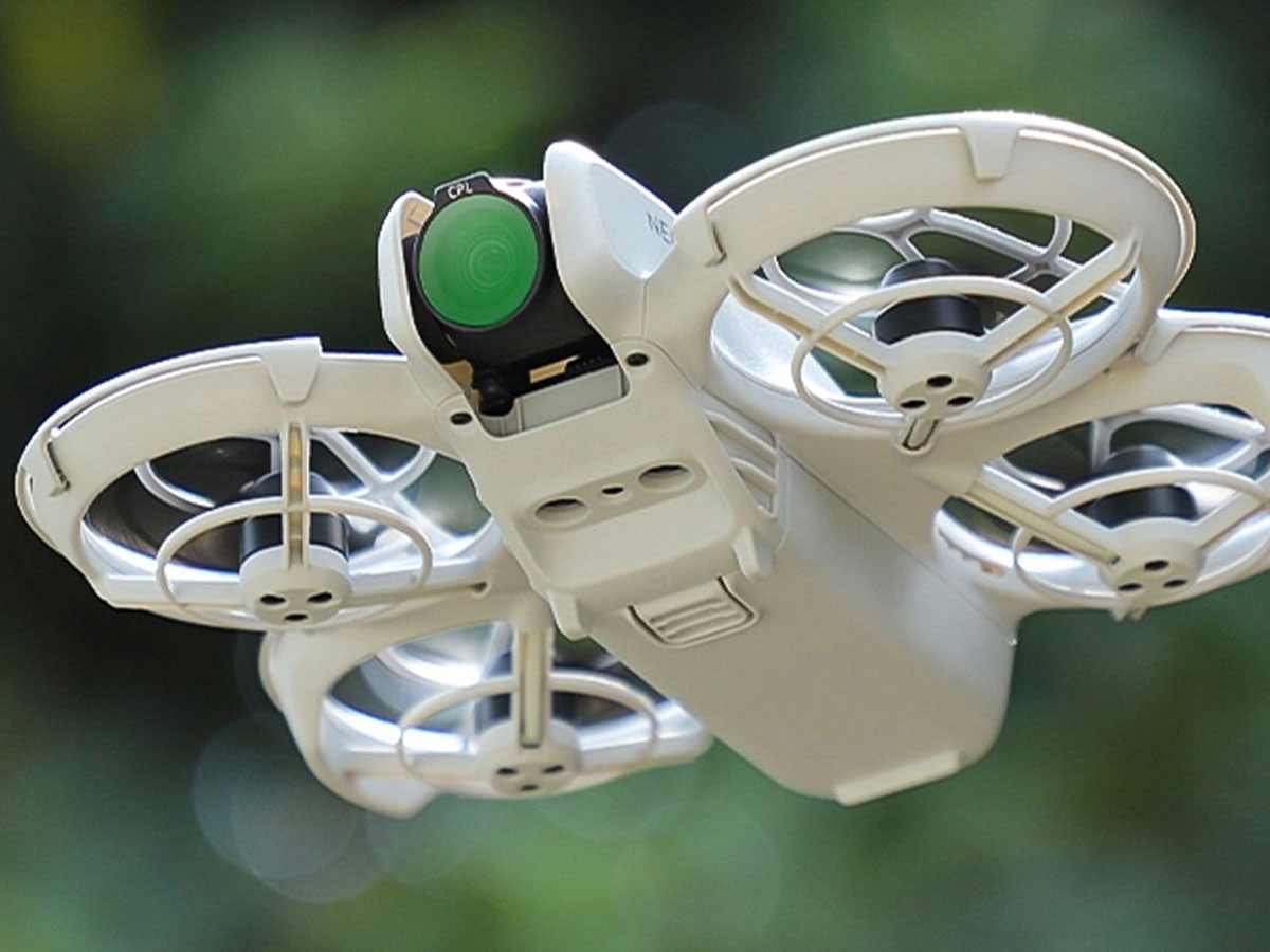 Zestaw filtrów Sunnylife CPL/ND (8/16/32/64) do DJI Neo - Grafika lifestyle