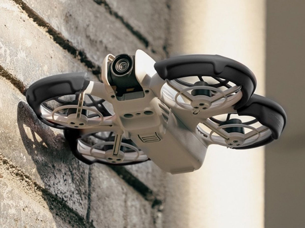 Osłona śmigieł Sunnylife do DJI Neo Czarna - Grafika lifestyle