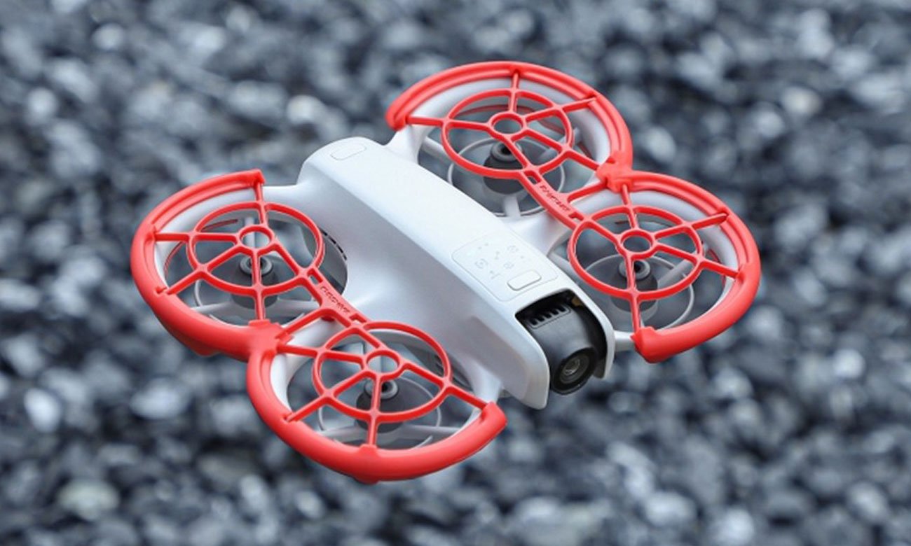 Osłona śmigieł Sunnylife do DJI Neo Czerwona - Grafika lifestyle