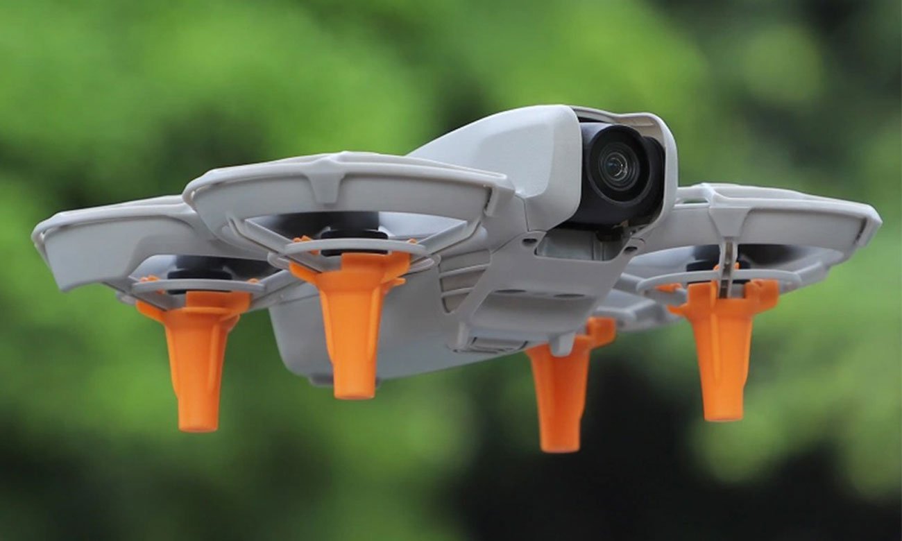 Podwyższenie podwozia Sunnylife do DJI Neo Pomarańczowe - Grafika lifestyle