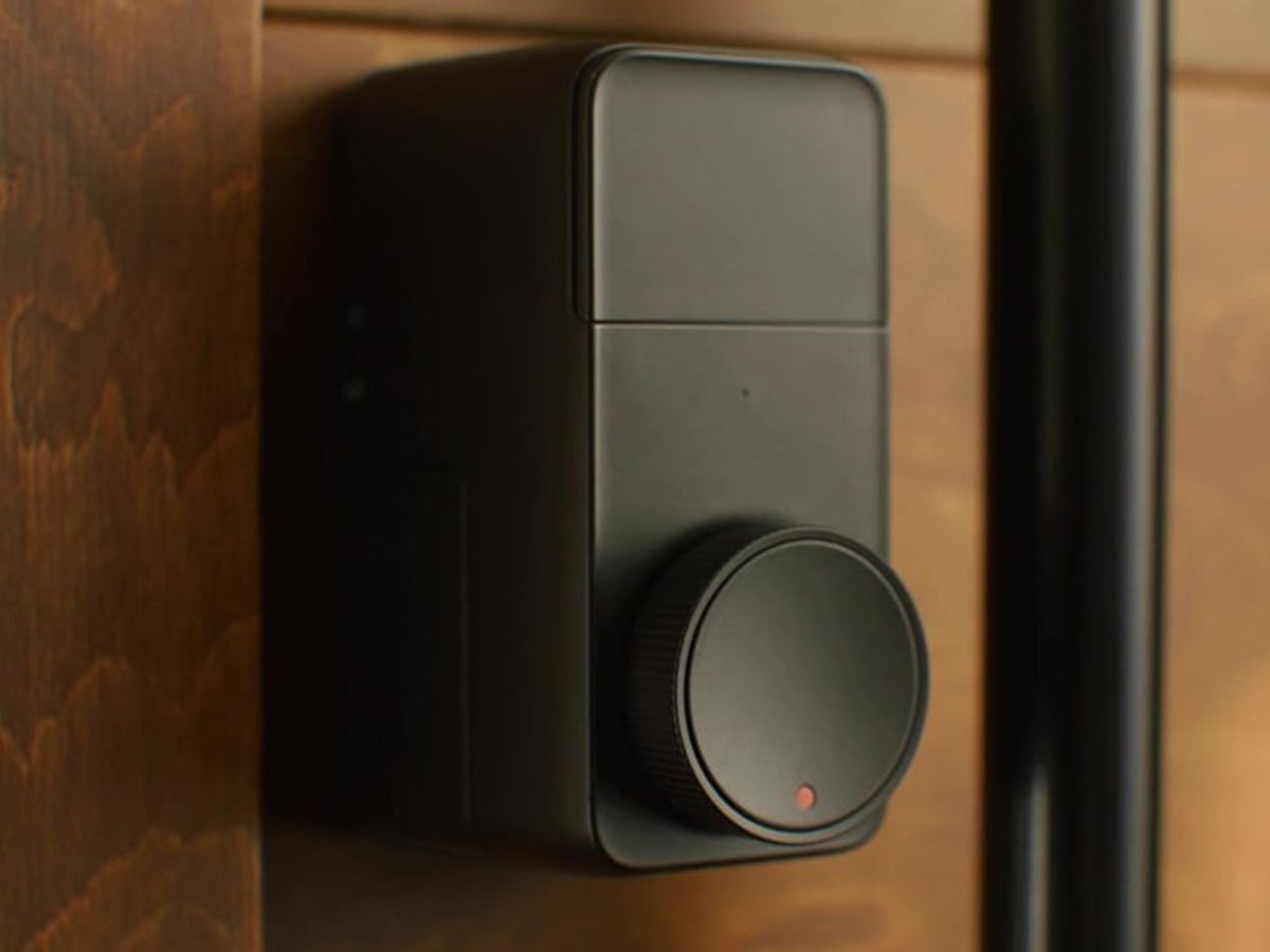 Inteligentny zamek do drzwi SwitchBot Lock Pro - Grafika lifestyle