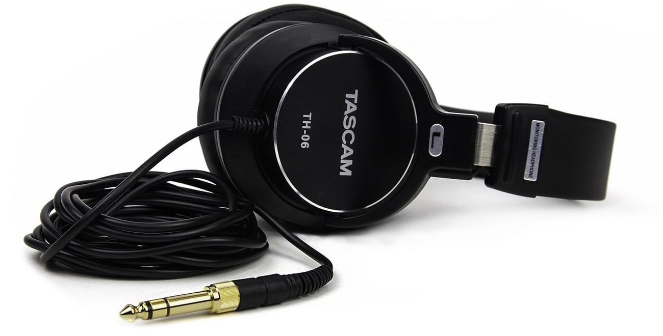 Słuchawki nauszne Tascam TH-06 - Widok z boku + kabel