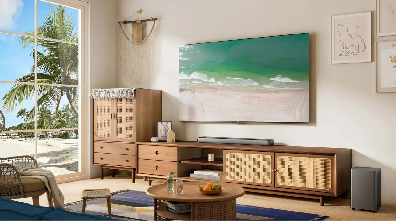 TCL 85P745 wygląd na ścianie