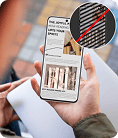 Dłoń trzymająca telefon oraz ikona z przekreślonym migającym telefonem