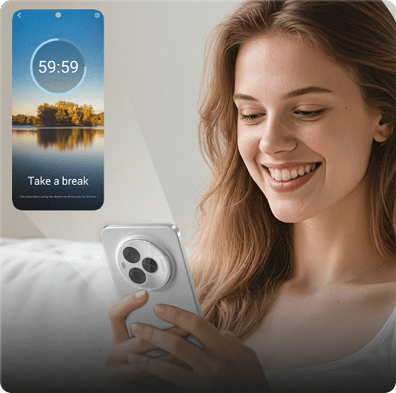 Uśmiechnięta kobieta trzyma smartfon, nad którym unosi się powiększone okienko z powiadomieniem Take a break