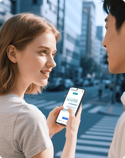 Kobieta trzyma smartfon z uruchomioną aplikacją do tłumaczenia tekstu, rozmawiając z mężczyzną