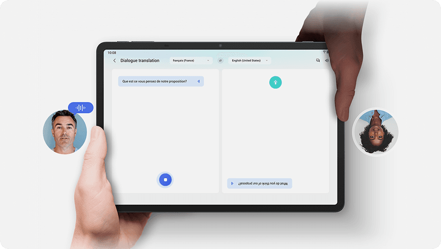 Tablet z funkcją tłumaczenia rozmowy na żywo trzymany przez dwie osoby.