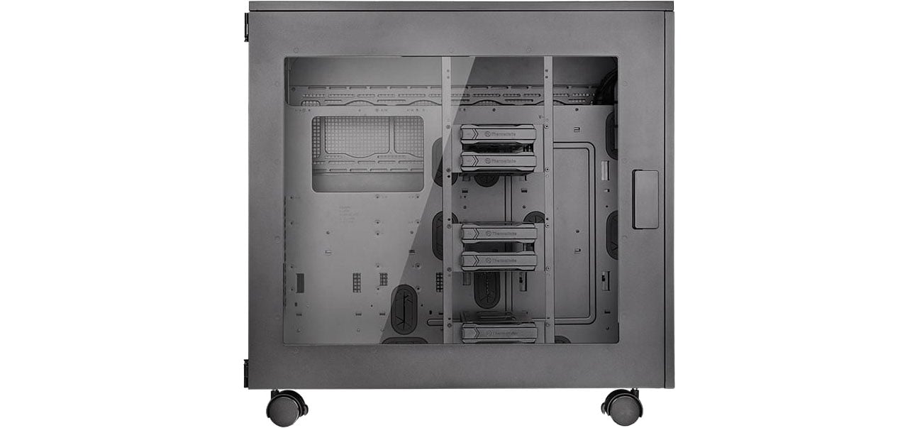 Thermaltake Core W100 - Wnętrze