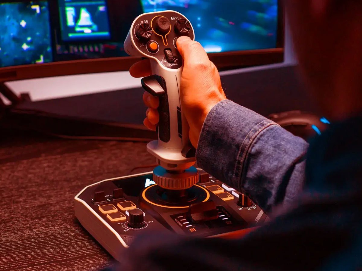 Thrustmaster SOL-R 1 Flightstick - Grafika lifestyle