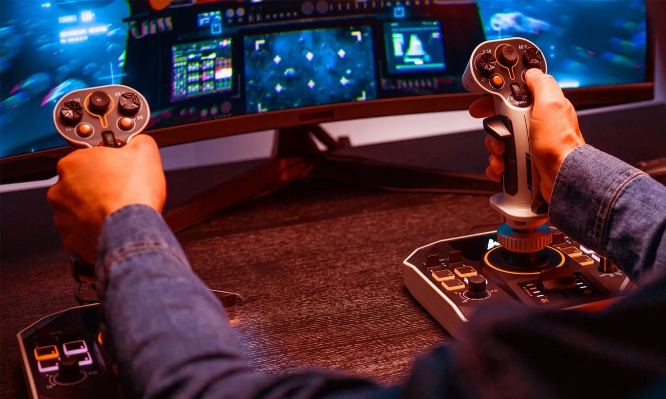 Zestaw Thrustmaster SOL-R 2 HOSAS Space Sim Duo - Grafika lifestyle