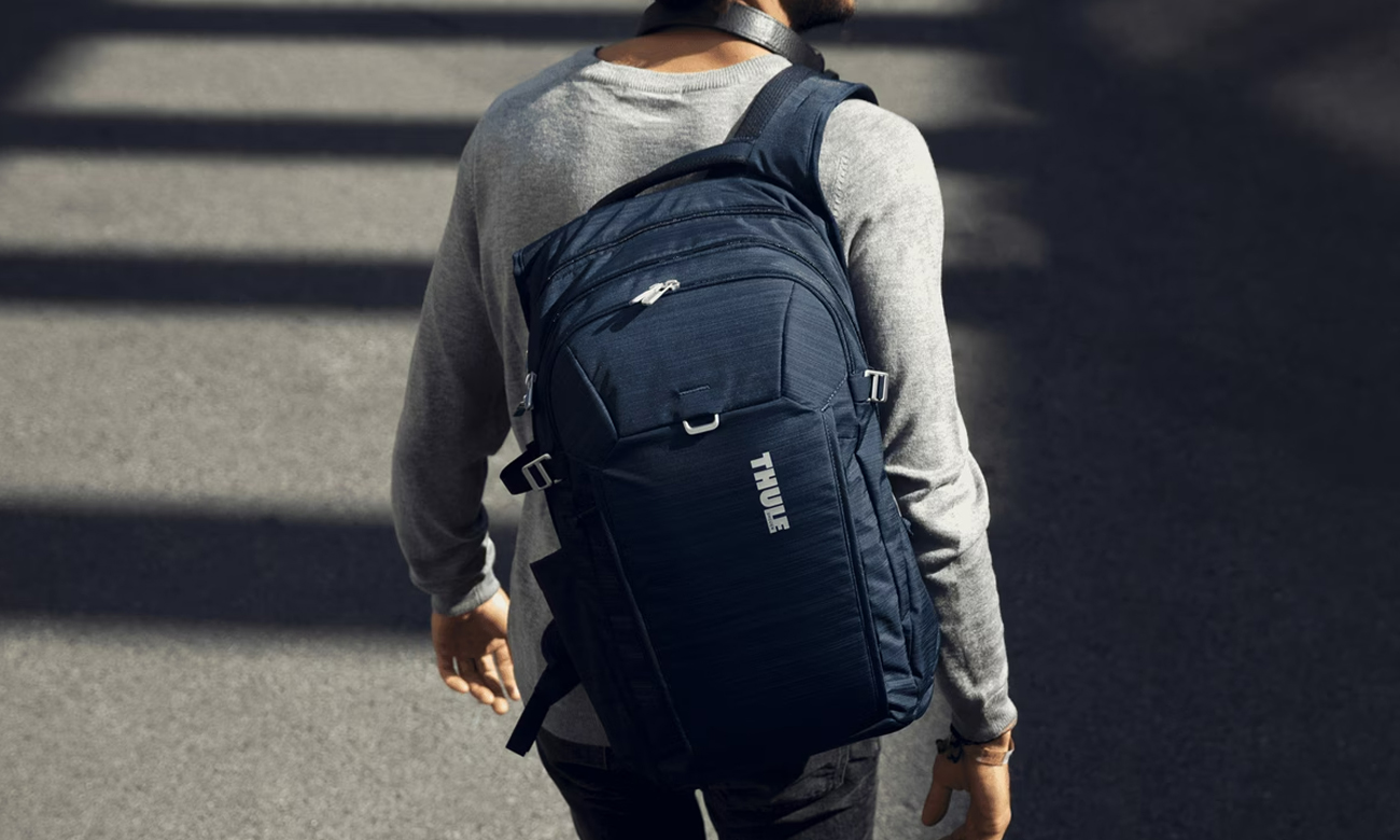Thule Construct 15.6'' widok z tyłu