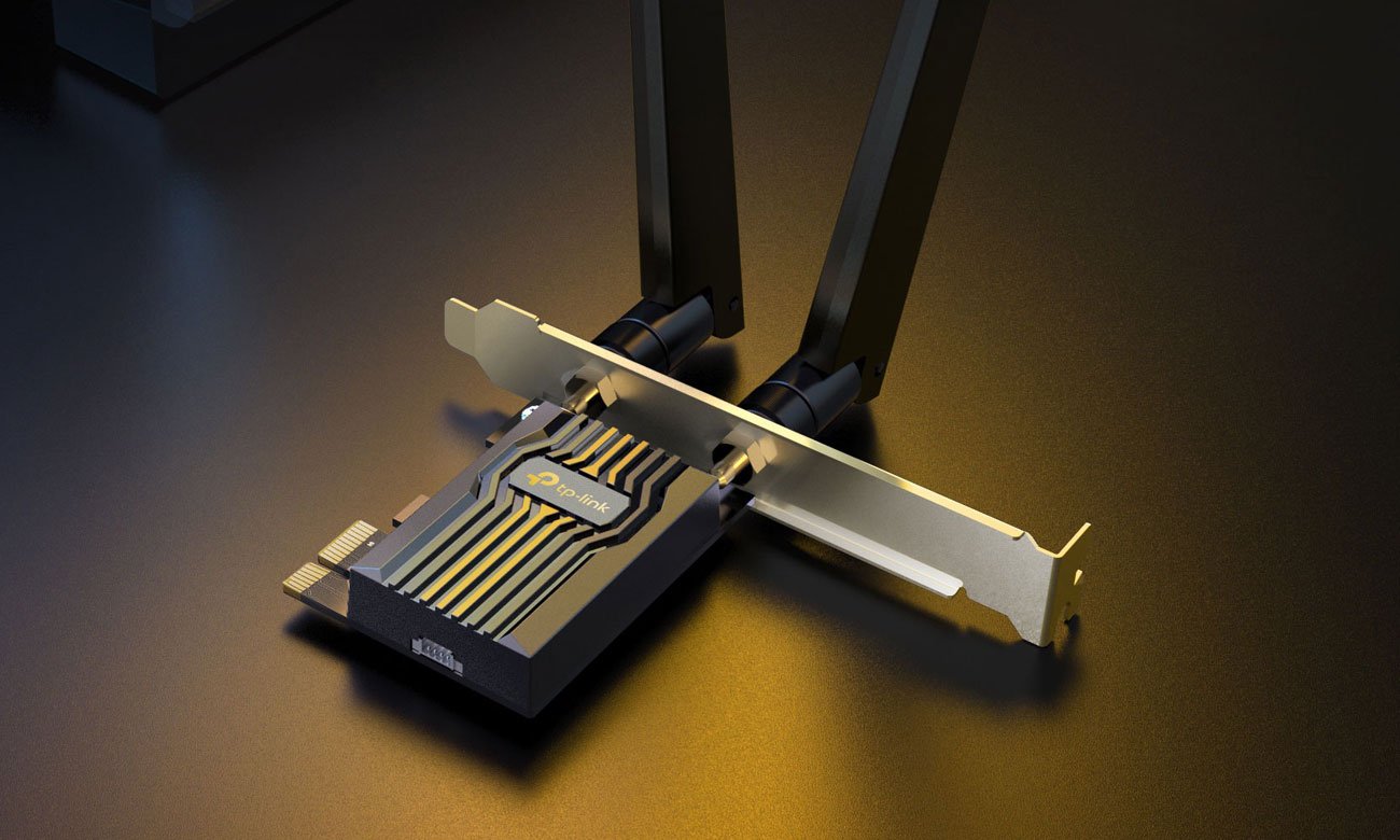 Trzypasmowa karta sieciowa TP-Link Archer TBE400E - Grafika lifestyle